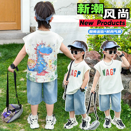 小潮童&小潮童&2520款恐龙无袖牛仔套装模特