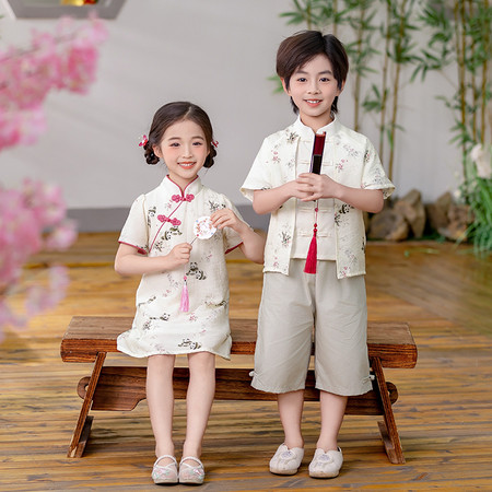 聚宝盆童装&聚宝盆童装&B31短袖快乐熊猫模特