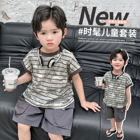 衣米童装&衣米童装&EM2528破洞条纹背心套模特