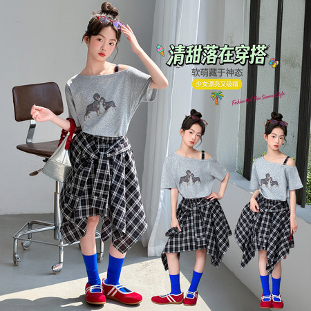 涵涵小铺&涵涵小铺&H611款小狗印花斜肩短袖格子裙套装