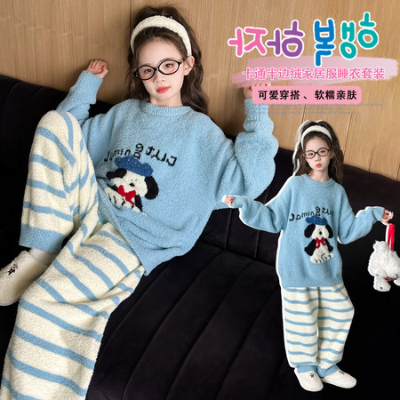 三七&三七&SQ-T117帕恰狗半边绒睡衣套装