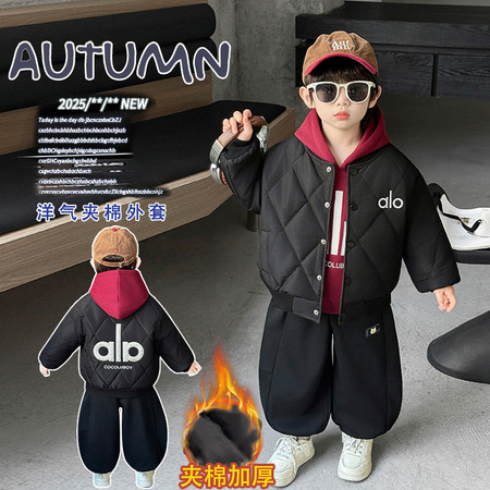 可可鹿&可可鹿&字母夹棉棒球服模特图