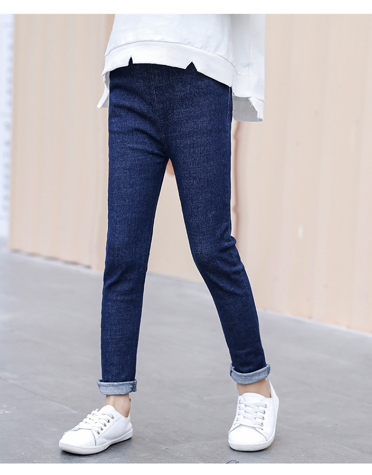 豆豆城堡&蓝黑小脚牛仔裤