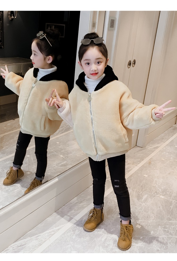 熙宝贝小黄鸭羊羔绒外套